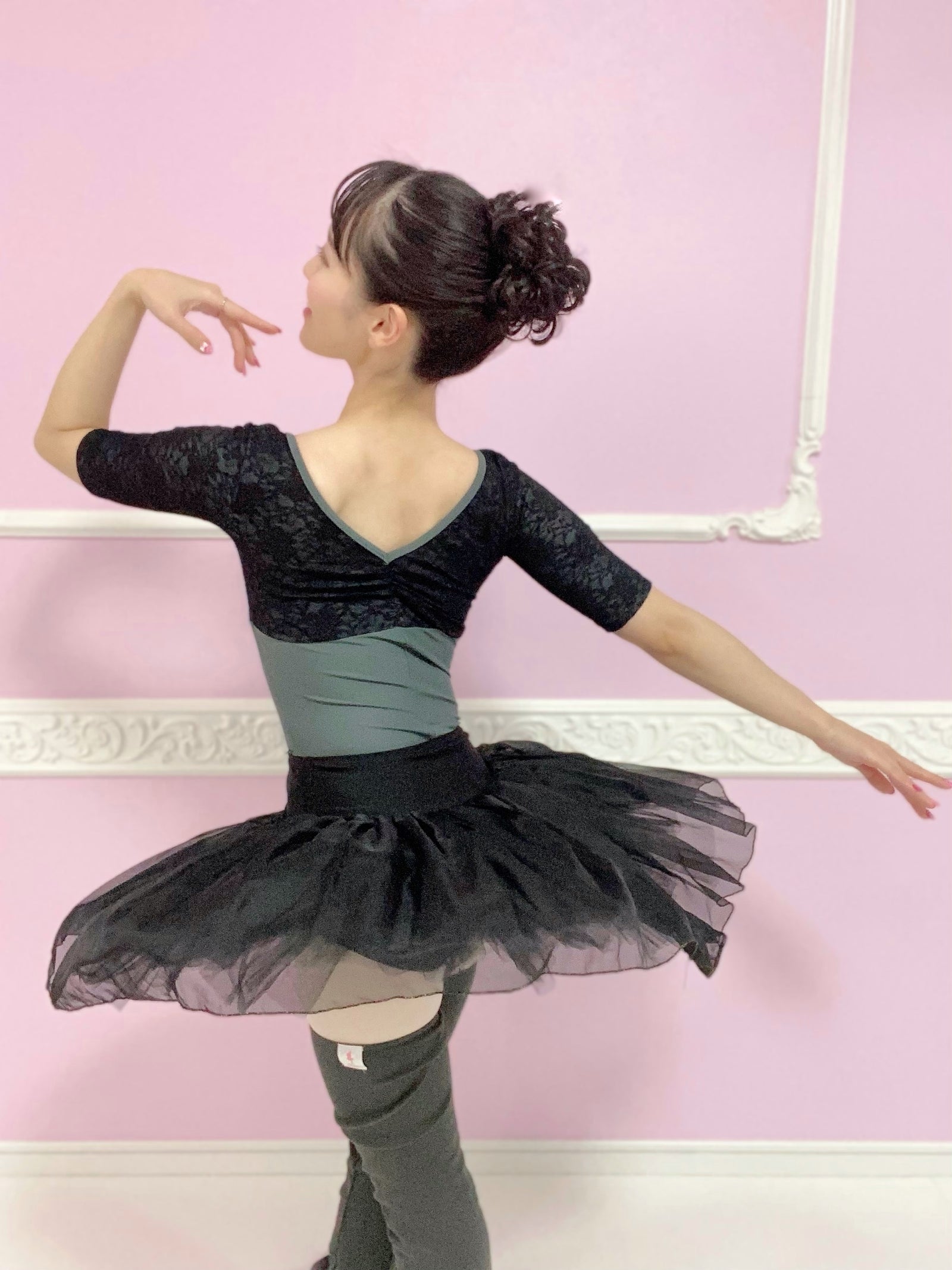 松浦景子kekkeトリコロールレオタード Ballerina comedian changes into a leotard while dancing
